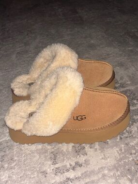 Woman’s Platform UGG slippers- Chestnut